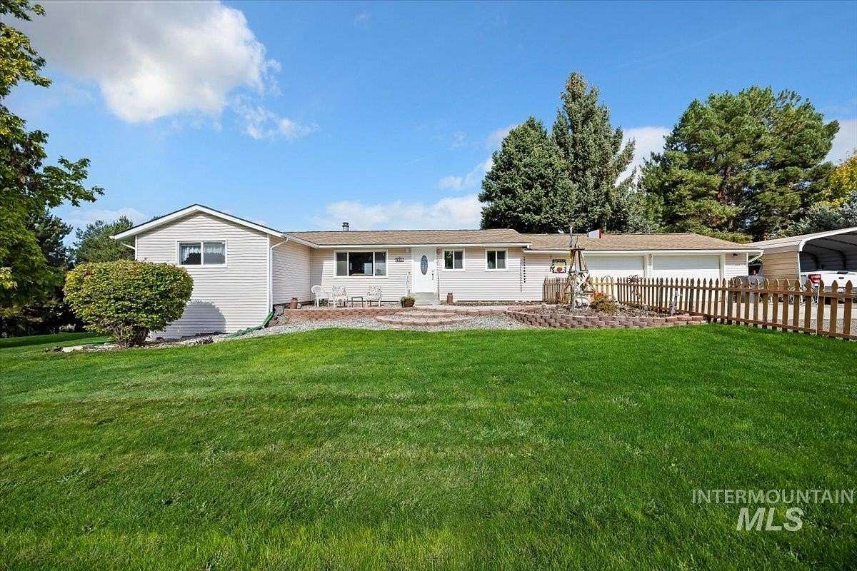 2.47 Acres of Land with Home for Sale in Hagerman, Idaho