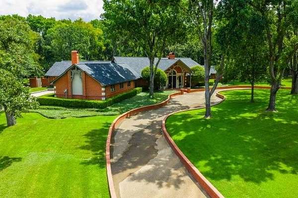2.33 Acres of Land with Home for Sale in Athens, Texas