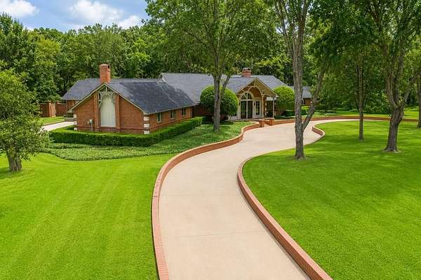 2.33 Acres of Land with Home for Sale in Athens, Texas