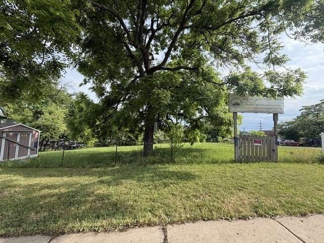 0.19 Acres of Commercial Land for Sale in Elgin, Illinois