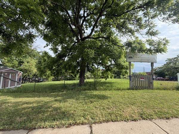 0.19 Acres of Commercial Land for Sale in Elgin, Illinois