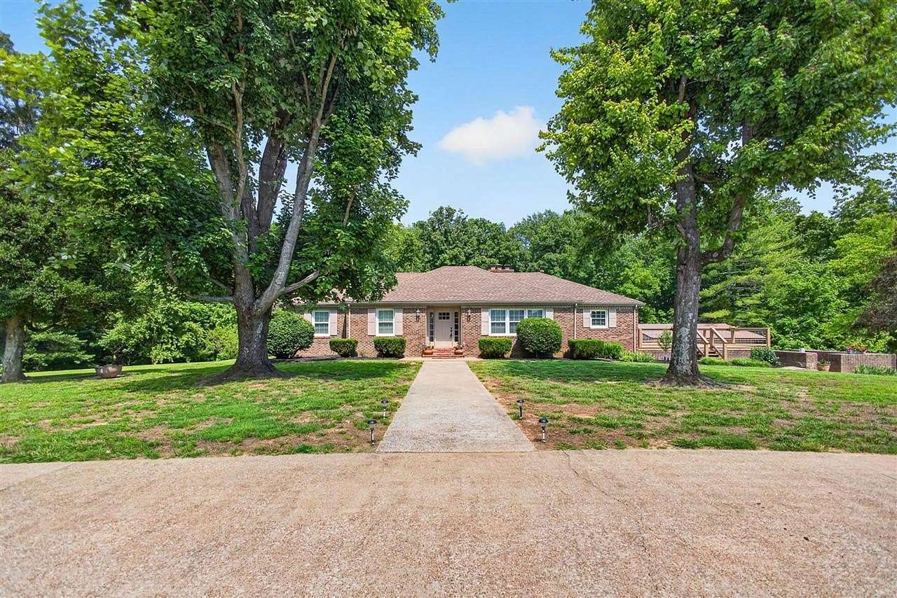 3.14 Acres of Land with Home for Sale in Bowling Green, Kentucky