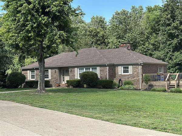3.14 Acres of Land with Home for Sale in Bowling Green, Kentucky
