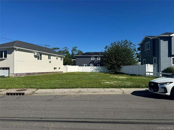 0.1 Acres of Land for Sale in Oceanside, New York