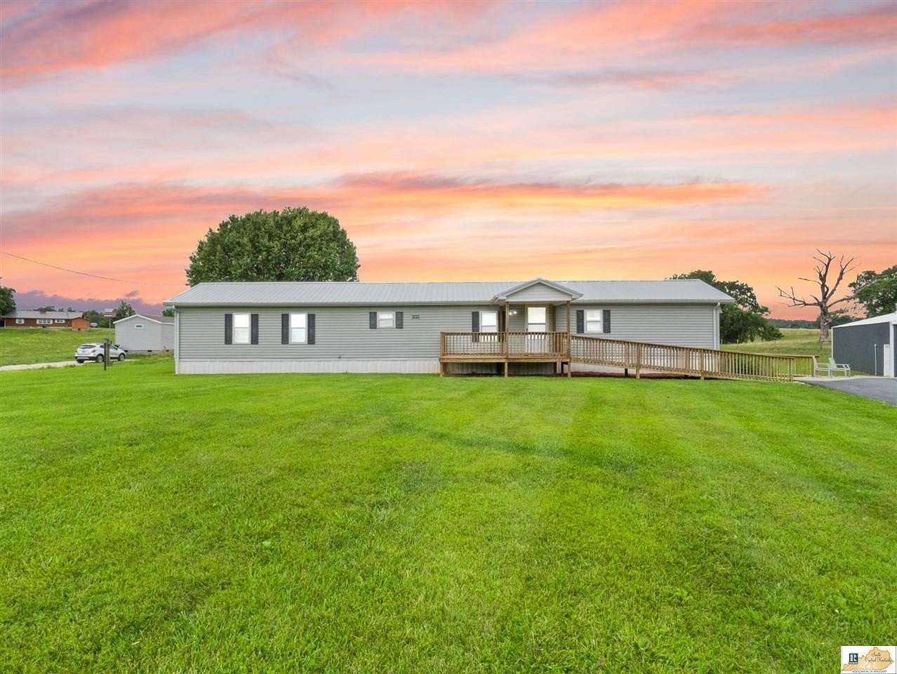 1.52 Acres of Land with Home for Sale in Munfordville, Kentucky