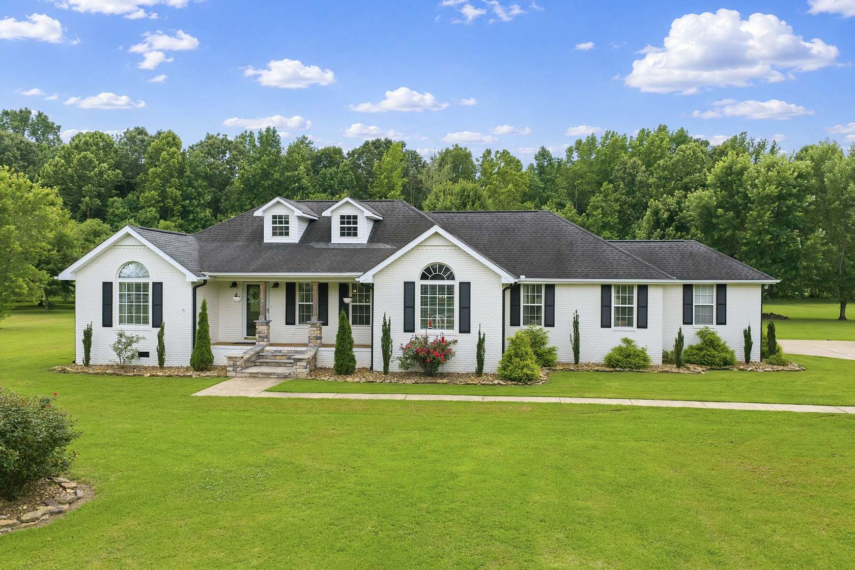 4.87 Acres of Improved Mixed-Use Land for Sale in Lexington, Tennessee