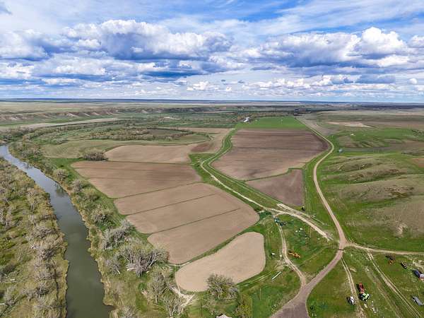 522 Acres of Land with Home for Sale in Saco, Montana