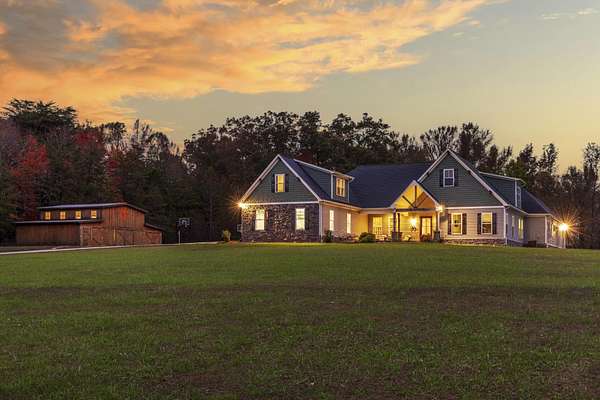 13 Acres of Land with Home for Sale in Soddy-Daisy, Tennessee