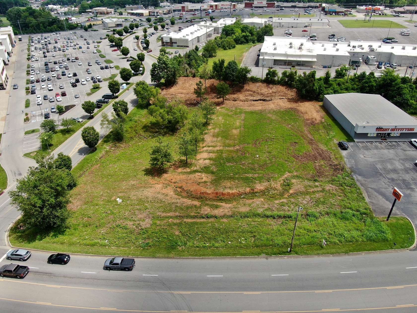 1.57 Acres of Commercial Land for Sale in Dickson, Tennessee