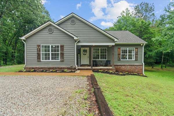 3.15 Acres of Land with Home for Sale in Moscow, Tennessee