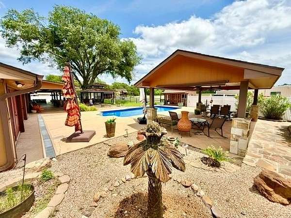 4.52 Acres of Land with Home for Sale in Athens, Texas