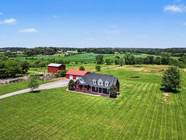 7 Acres of Land with Home for Sale in Springfield, Tennessee