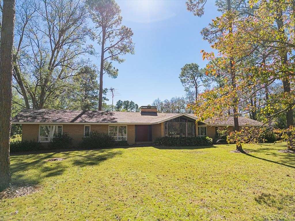 4.39 Acres of Land with Home for Sale in Albany, Georgia