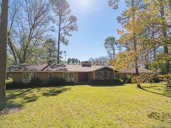 4.39 Acres of Land with Home for Sale in Albany, Georgia