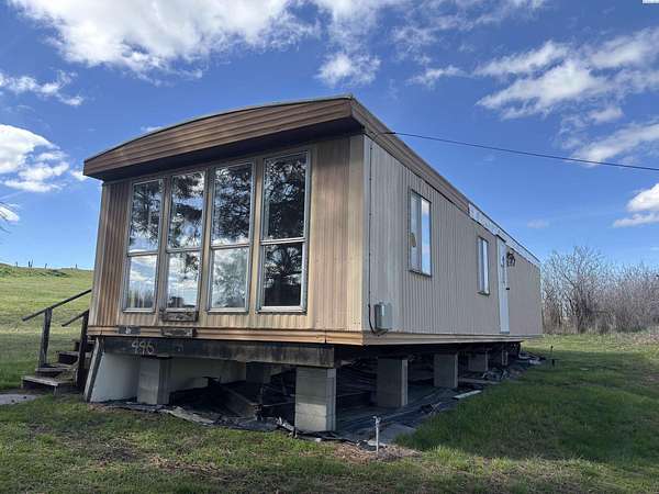 0.89 Acres of Land with Home for Sale in Garfield, Washington