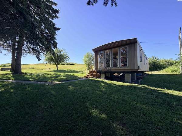 0.89 Acres of Land with Home for Sale in Garfield, Washington