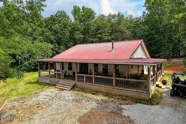 17 Acres of Land with Home for Sale in Walling, Tennessee