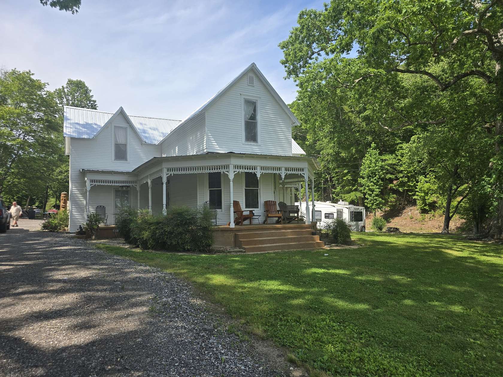 291 Acres of Land with Home for Sale in New Johnsonville, Tennessee