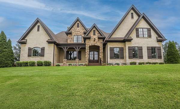 5.57 Acres of Land with Home for Sale in Brentwood, Tennessee