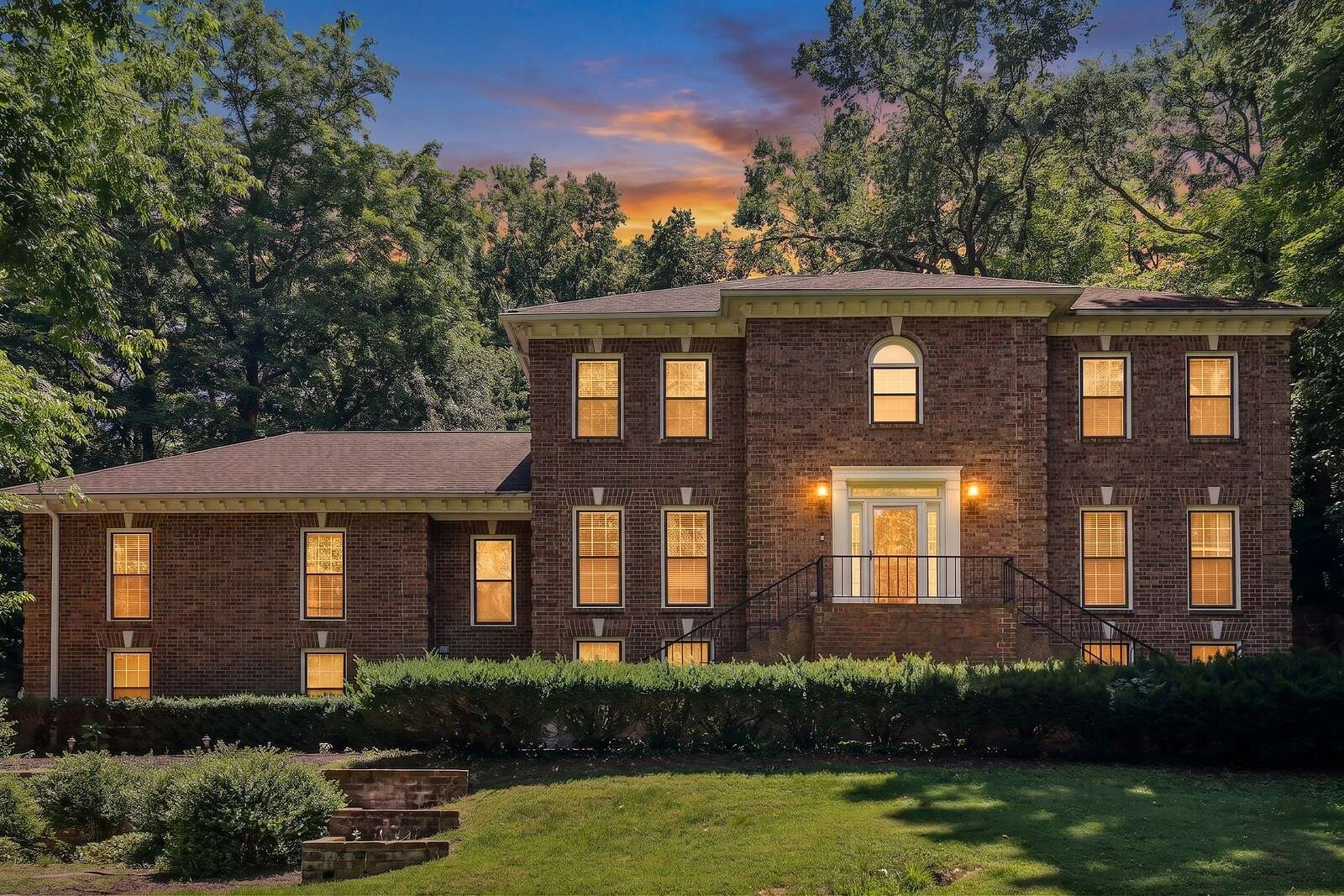 1.72 Acres of Land with Home for Sale in Franklin, Tennessee