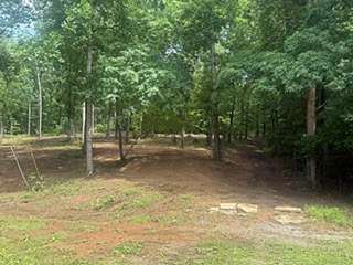 1.36 Acres of Residential Land for Sale in Burns, Tennessee