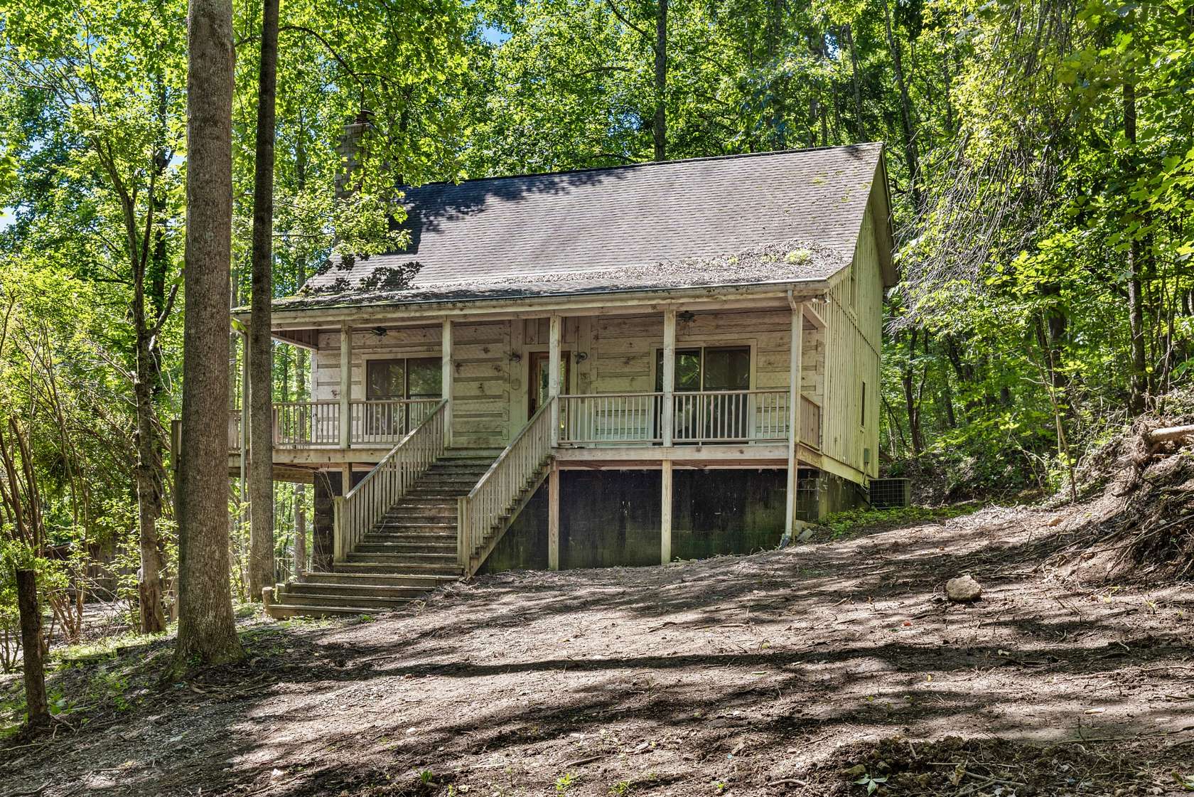 20.5 Acres of Land with Home for Auction in Bethpage, Tennessee