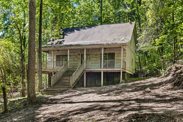 20.5 Acres of Land with Home for Auction in Bethpage, Tennessee
