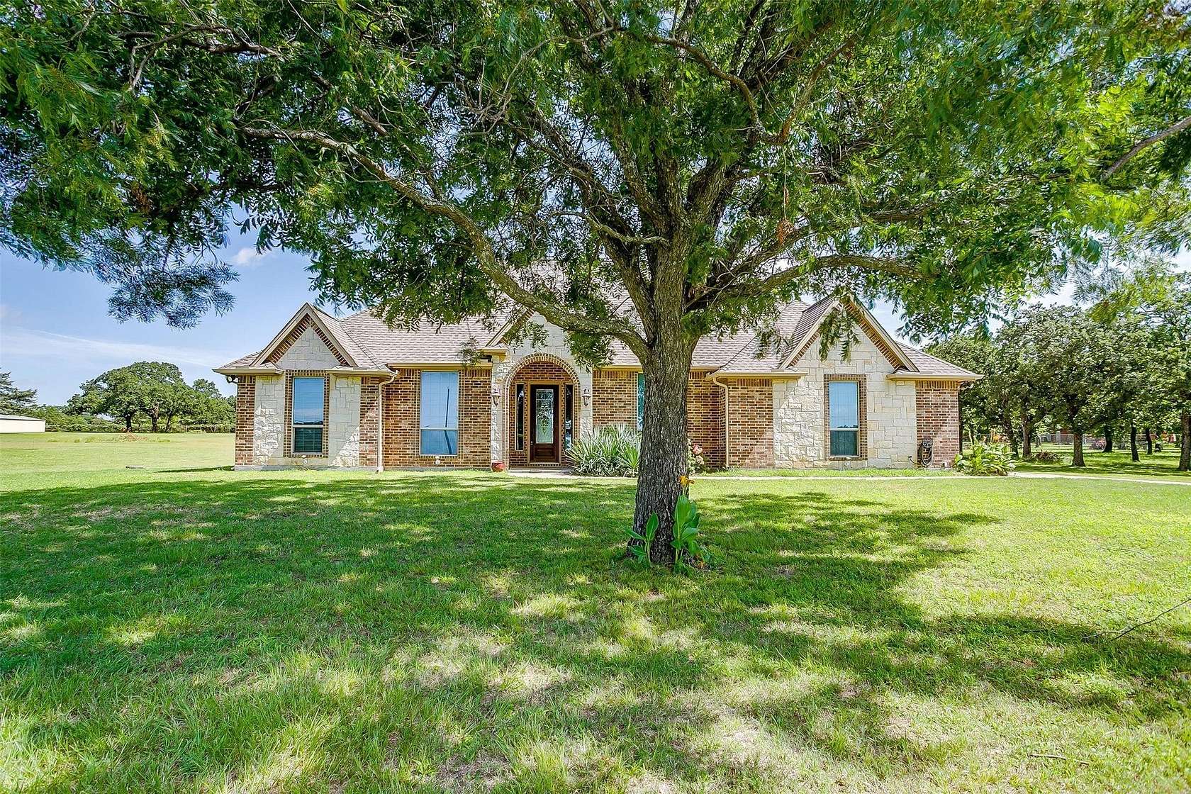 5 Acres of Land with Home for Lease in Burleson, Texas