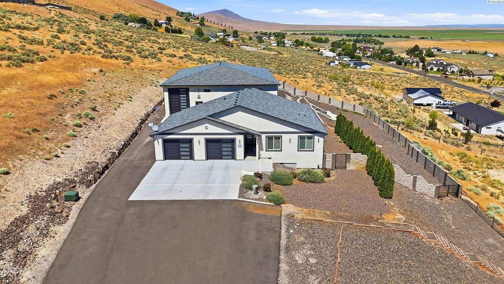5.3 Acres of Land with Home for Sale in Benton City, Washington