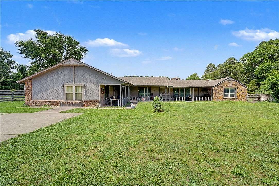3.53 Acres of Land with Home for Sale in Fayetteville, Arkansas