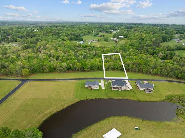 1.5 Acres of Residential Land for Sale in Crossville, Tennessee