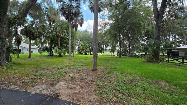 1.47 Acres of Land for Sale in Umatilla, Florida