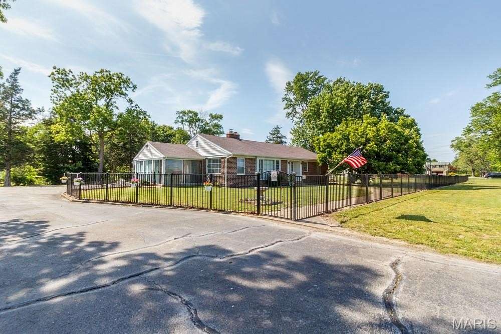 1.55 Acres of Improved Mixed-Use Land for Sale in Lebanon, Missouri