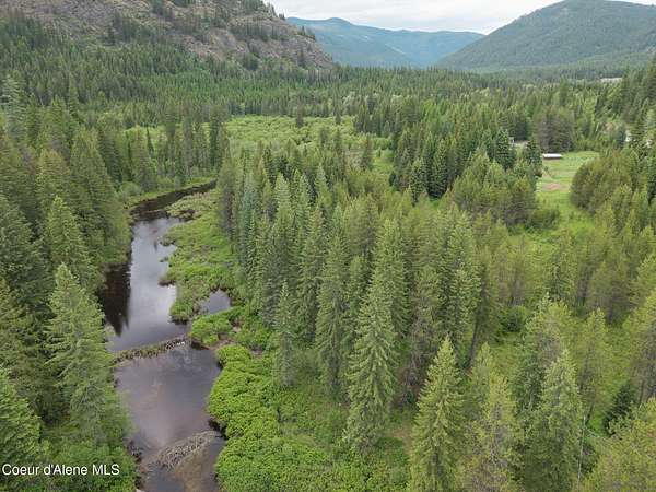 155 Acres of Land with Home for Sale in Bonners Ferry, Idaho