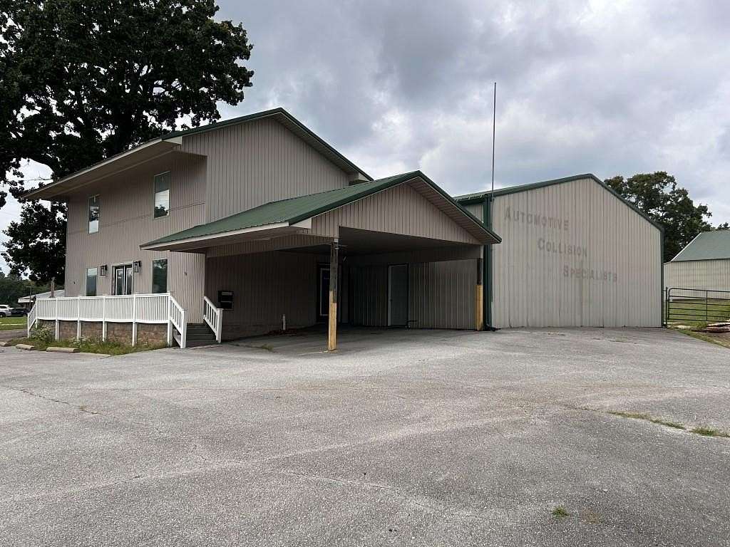 1.63 Acres of Improved Mixed-Use Land for Sale in Mountain View, Arkansas