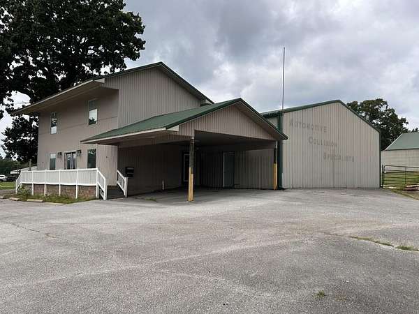 1.63 Acres of Improved Mixed-Use Land for Sale in Mountain View, Arkansas