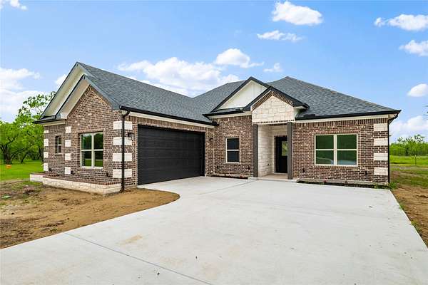 2 Acres of Land with Home for Sale in Corsicana, Texas