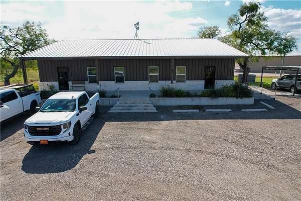5.2 Acres of Improved Mixed-Use Land for Sale in Sinton, Texas