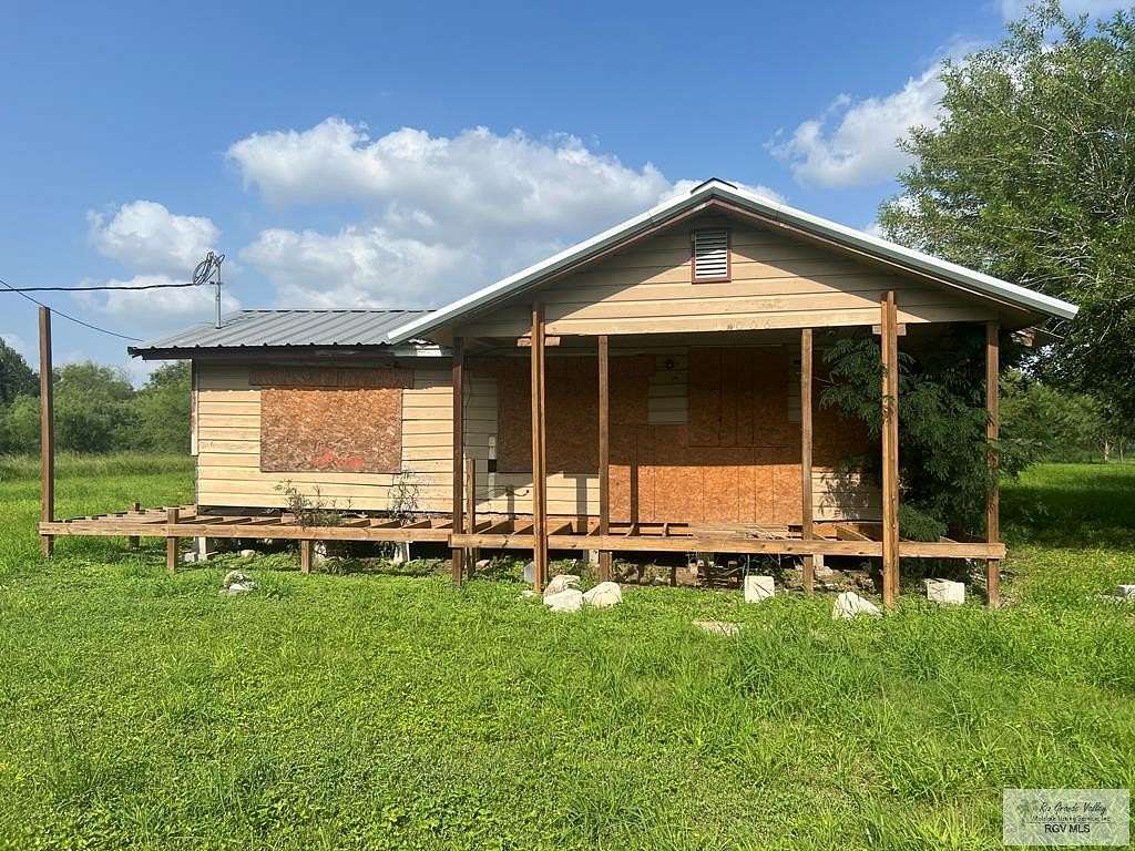 1.86 Acres of Land with Home for Sale in Santa Rosa, Texas