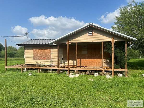 1.86 Acres of Land with Home for Sale in Santa Rosa, Texas