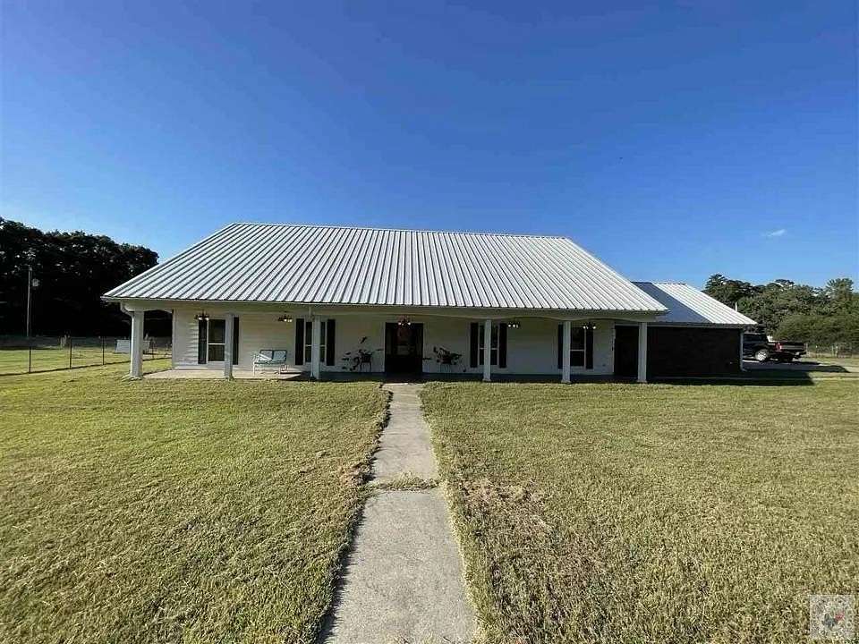 4.12 Acres of Land with Home for Sale in Texarkana, Arkansas
