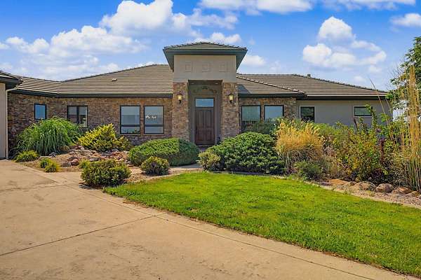6 Acres of Land with Home for Sale in Grand Junction, Colorado