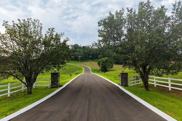 3.65 Acres of Residential Land for Sale in Shelbyville, Tennessee