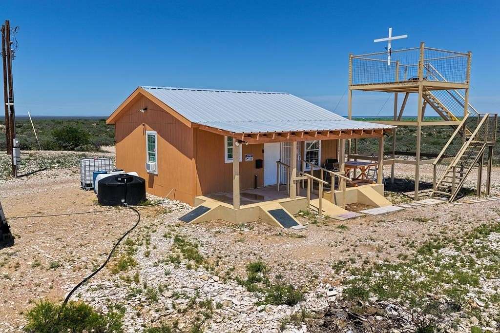 126 Acres of Agricultural Land with Home for Sale in Dryden, Texas