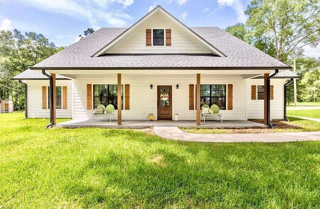 2.23 Acres of Land with Home for Sale in Lufkin, Texas