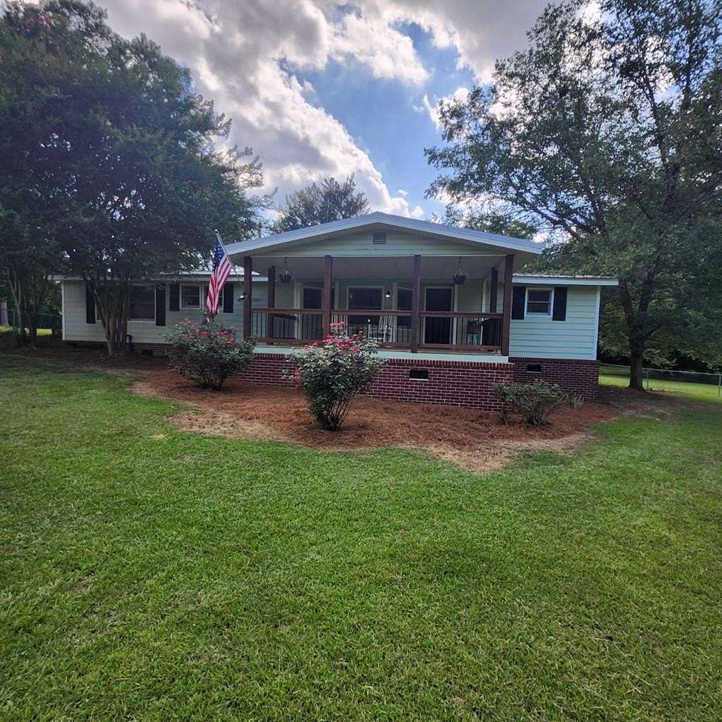 3.13 Acres of Land with Home for Sale in Doerun, Georgia