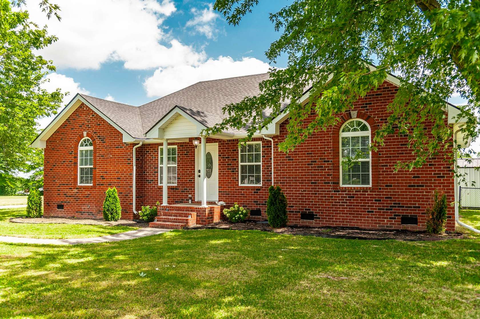 1.63 Acres of Land with Home for Sale in Bethpage, Tennessee