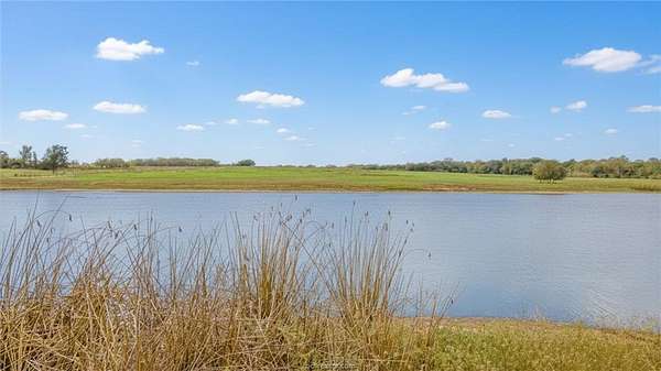 93 Acres of Land for Sale in Waelder, Texas