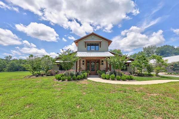12 Acres of Land with Home for Sale in Dickson, Tennessee