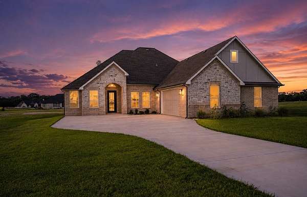 2.28 Acres of Land with Home for Sale in Corsicana, Texas